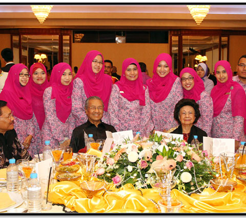 Organizing committee with Guests of Honor.