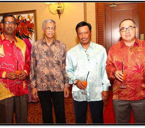 From Left to Right.
Mr Subramaniam (KLIA Consult), Mr Ashok Kumar (Air Asia Berhad), Mr Roslan Sarip (WCT Berhad), Mr Abdul Malek Abd Aziz (KLIA Associates) 
